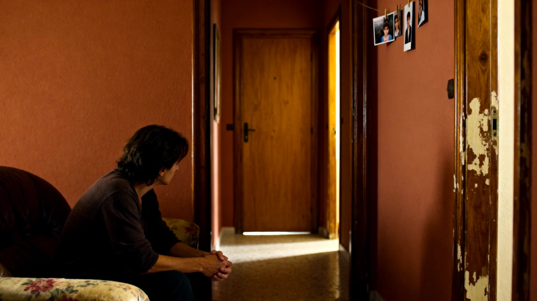 Genitori che temono di perdere la connessione emotiva con i propri figli adolescenti che stanno diventando sempre più indipendenti e distanti"